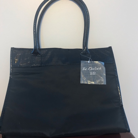Chelsea Tote - Picture 1 of 2